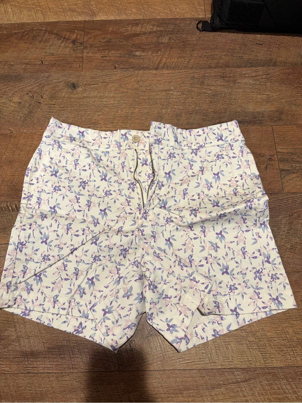 JACHS Girlfriend White Floral Print Women's Shorts